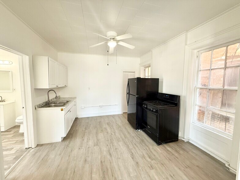 Building Photo - 73 Saratoga Ave