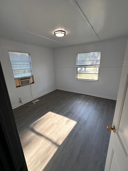 Building Photo - 726 McArthur Blvd