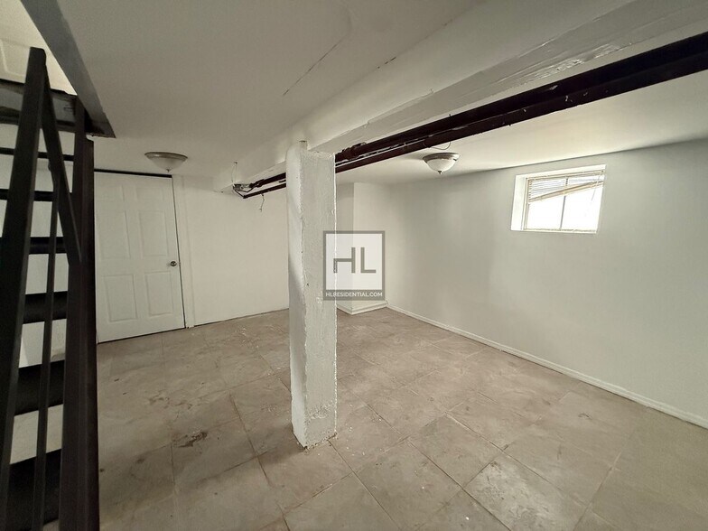Building Photo - 341 Little Clove Rd