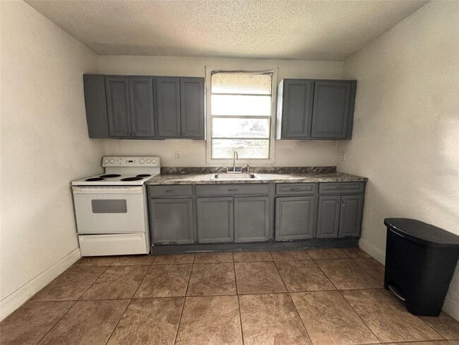 Building Photo - 638 Columbia St