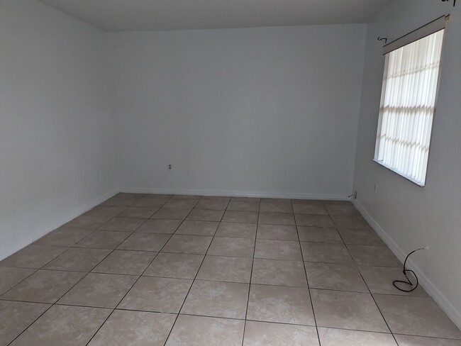 Building Photo - Palm Gardens - First Floor