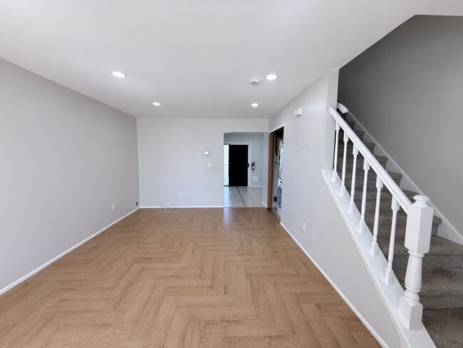 Building Photo - 171 Scobee Ln