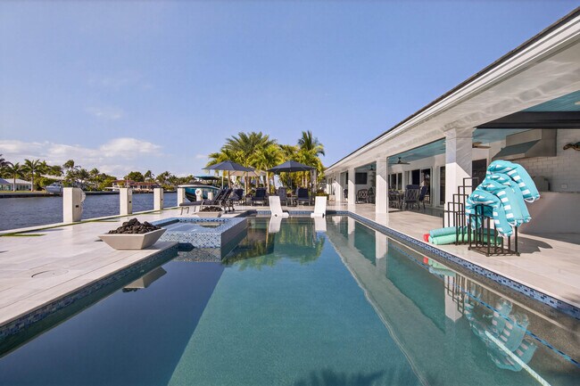 Building Photo - 3109 NE 42nd Ct