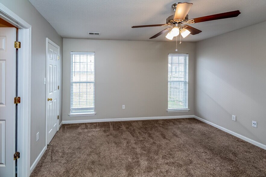 Building Photo - 1741 Madison Cove E