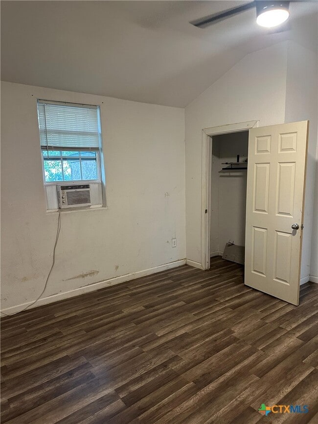 Building Photo - 810 S Cameron St