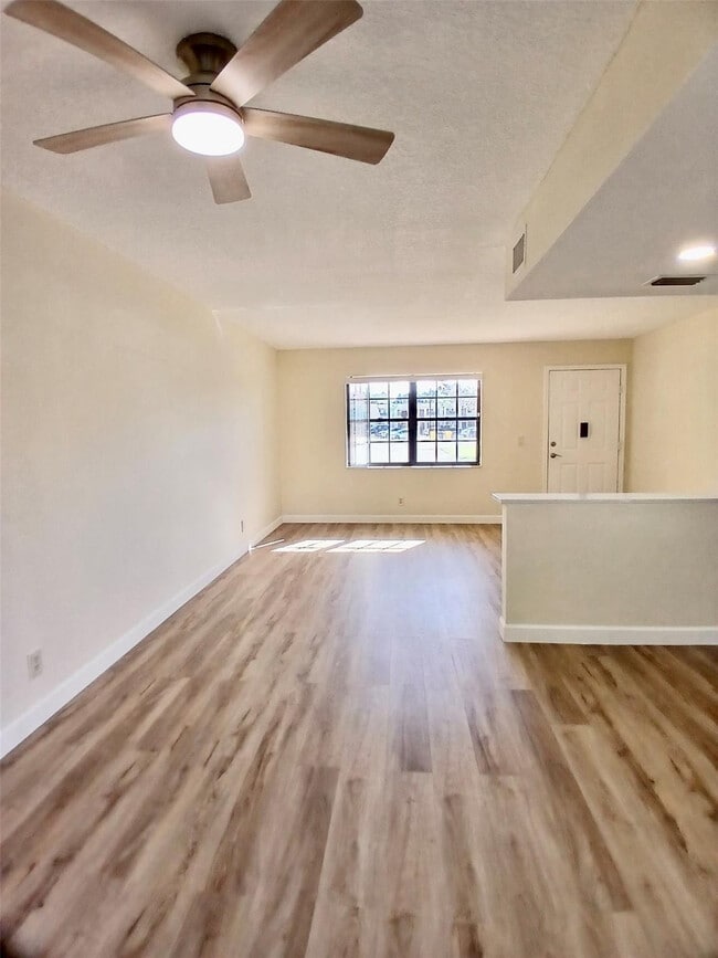 Building Photo - 4131 Oak Terrace Dr