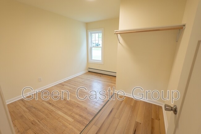 Building Photo - 146 East Ave