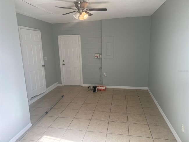 Building Photo - 444 Ball Ct