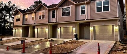Building Photo - 10670 Washita Dr