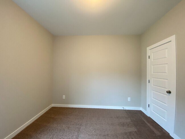 Building Photo - 65 Red Oak Ct