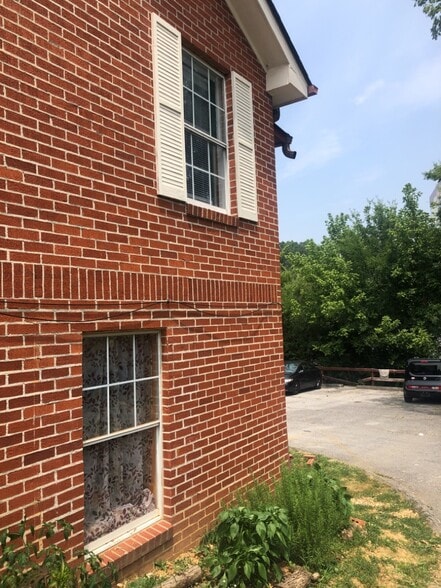 Building Photo - 1016 Greens Lake Rd