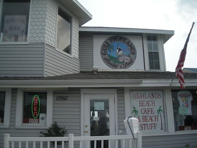 Building Photo - For Rent! Beautiful 2BA/1.5BR Townhome in Gulf Highlands!