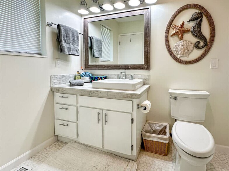 Building Photo - 262 Mantle Rd