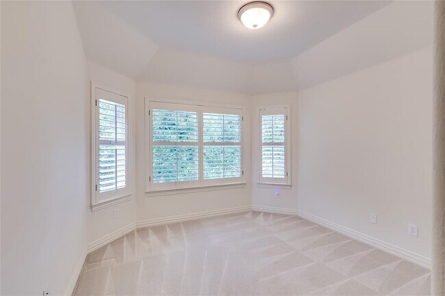 Building Photo - 11608 Spicewood Pkwy