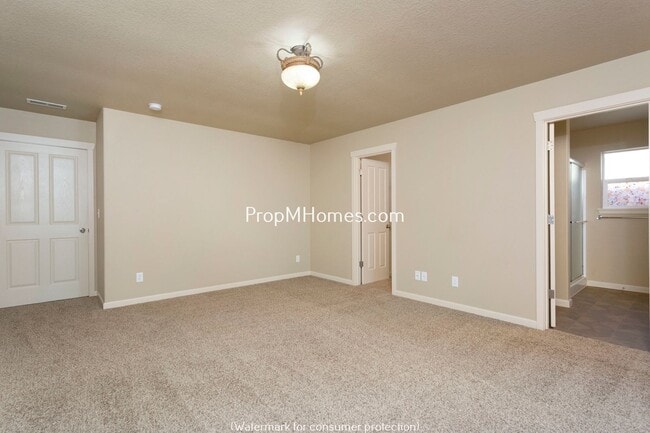 Building Photo - Charming Four Bedroom Home in Aloha on Quiet Cul-De-Sac!