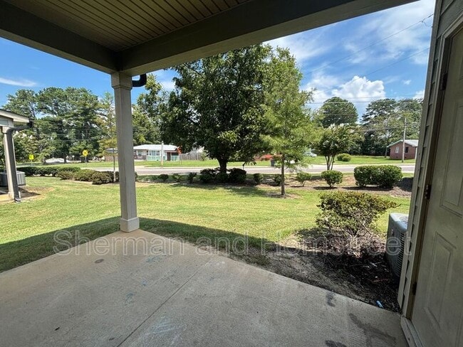 Building Photo - 404 Joiner Cir