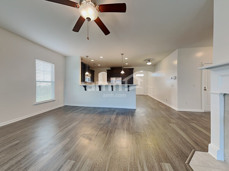 Building Photo - 11 Invierno Lake Dr