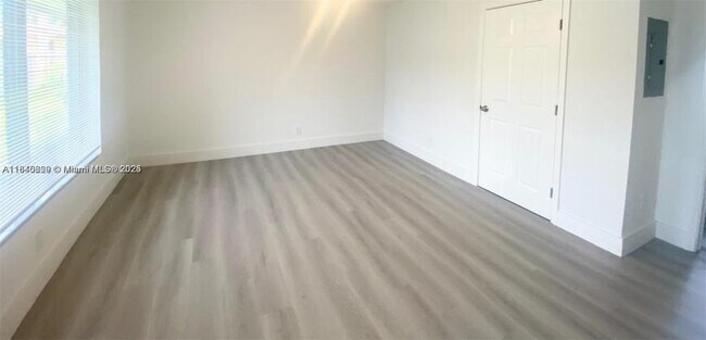 Building Photo - 2 bedroom in Hallandale FL 33009