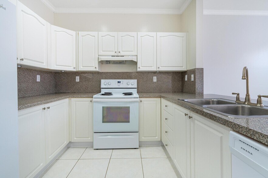Building Photo - 9135 SW 203rd Ter