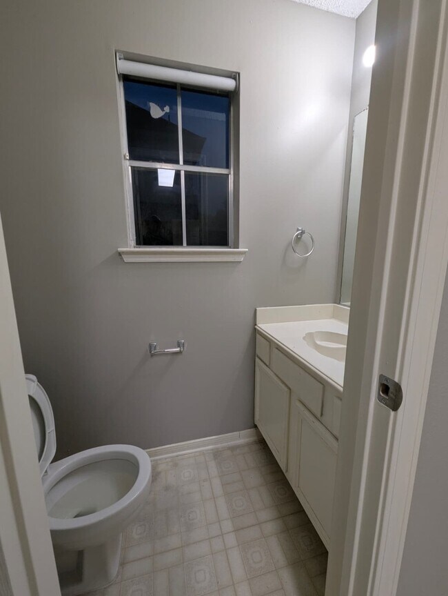 Building Photo - 827 Coral Tree Pl