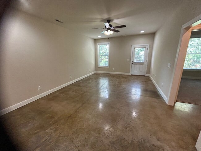 Building Photo - 2BD 2BA GROUND LEVEL DUPLEX WITH GARAGE FO...