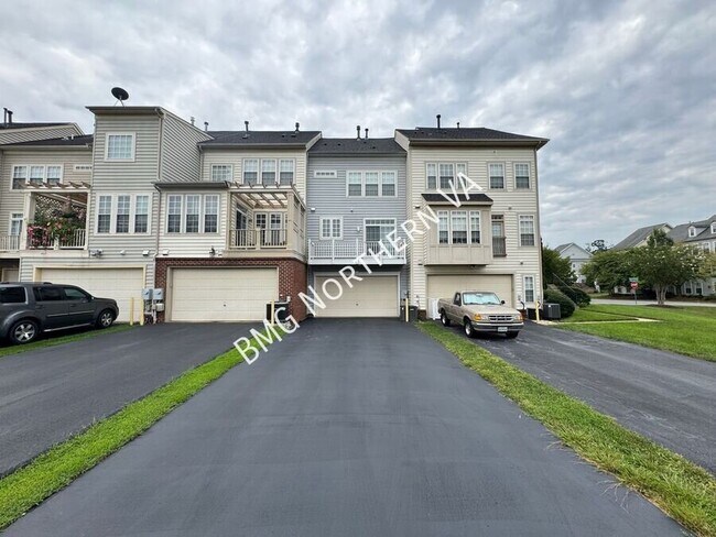 Building Photo - 10673 General Kirkland Dr