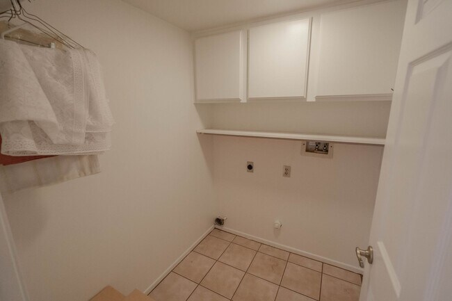 Building Photo - 24921 Chicory Ct