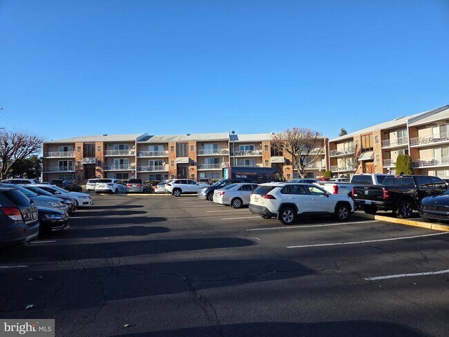 Building Photo - 813 Red Lion Rd