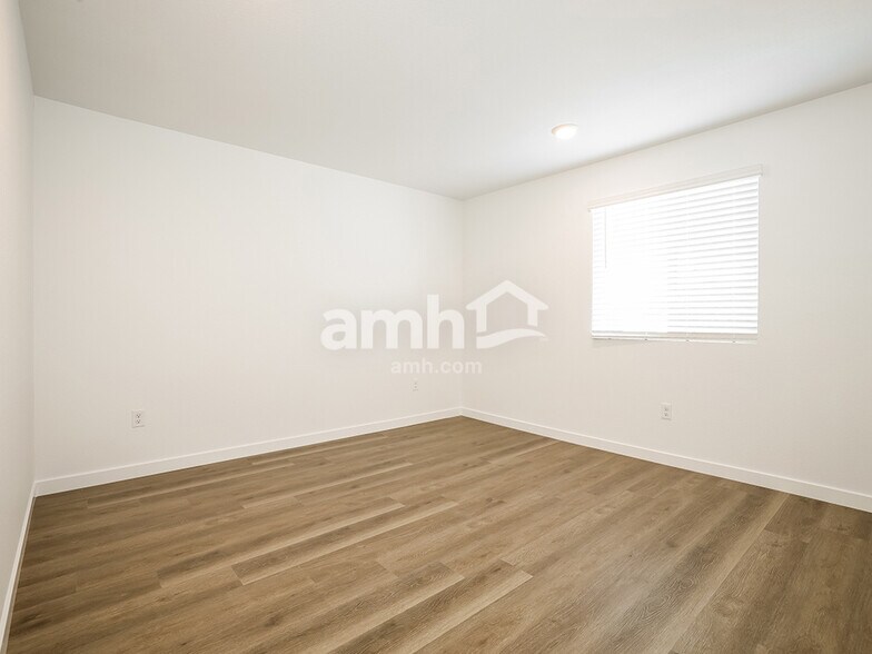 Building Photo - 2398 Dolly Ave