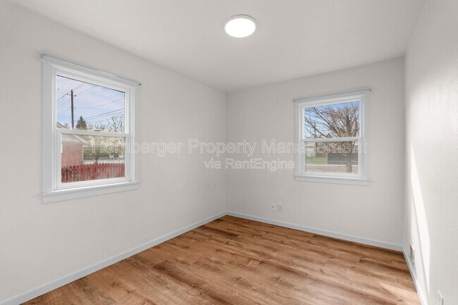 Building Photo - 6950 N Crestline St