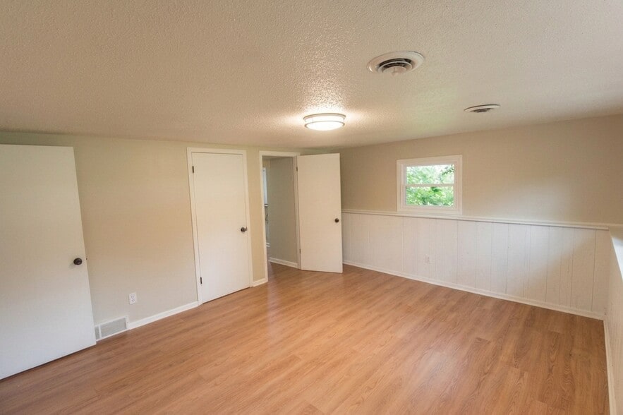 Building Photo - 451 Bonnie Rd