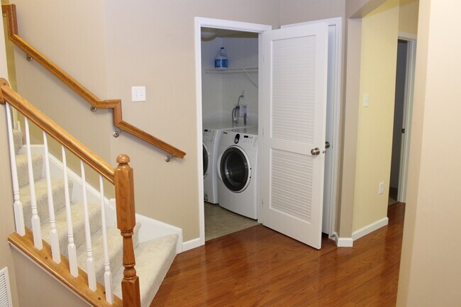 washer/dryer - 343 Wealdstone Rd