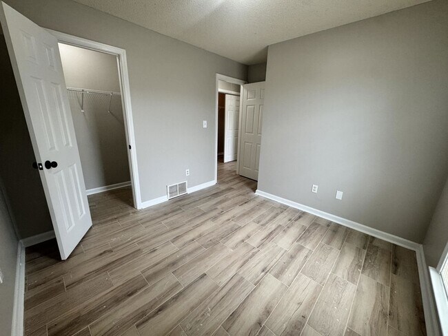 Building Photo - 1237 Travers Ln