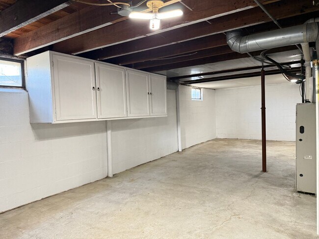 Building Photo - 2 bedroom 2 bathroom