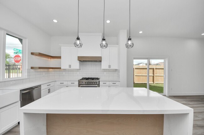 Building Photo - 1816 West St