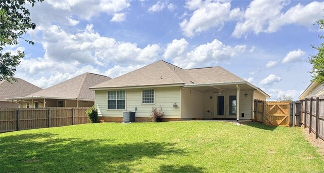Building Photo - 1684 Hawthorne Ln