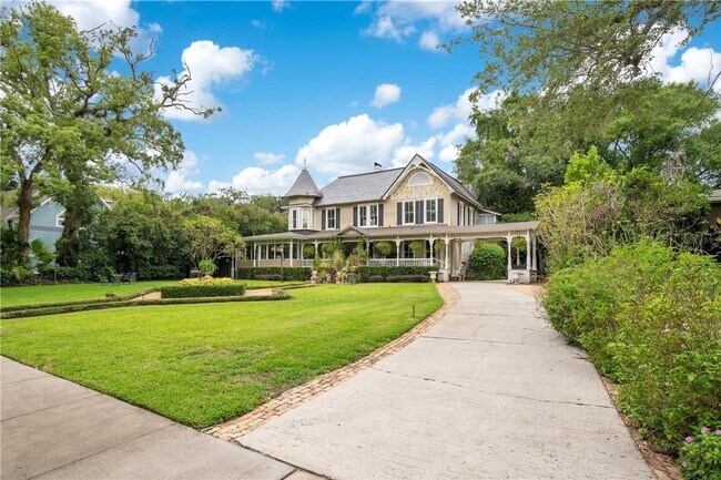 Building Photo - Queen Anne Victorian Estate