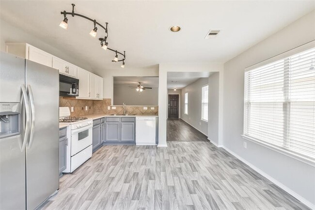 Building Photo - 15515 Echo Stable Ln