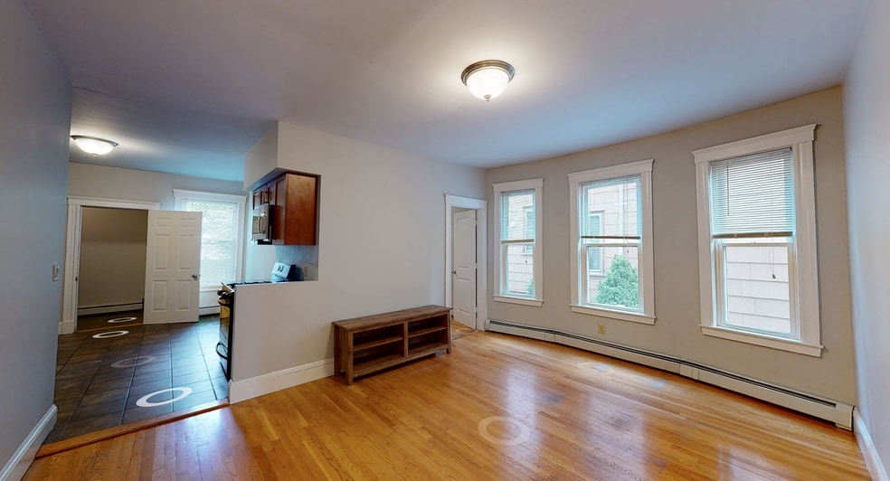 Primary Photo - 9 Beacon St