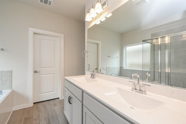 Building Photo - 3024 Myrtle Sunset Dr