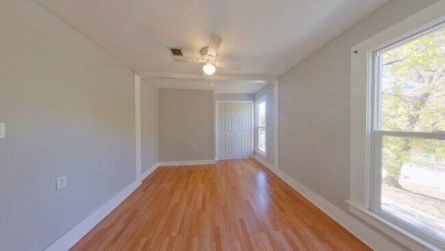 Building Photo - 3 Bedroom Home