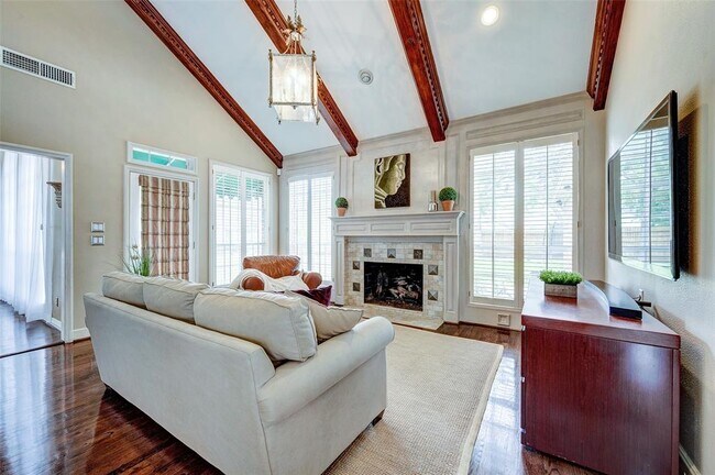 Building Photo - 618 Timber Cir
