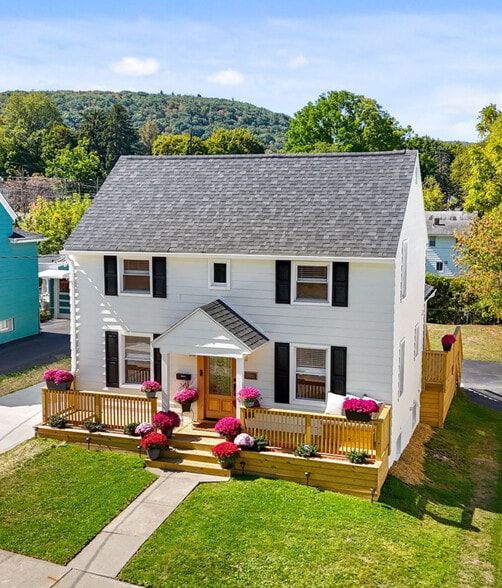 Building Photo - 116 Mary St