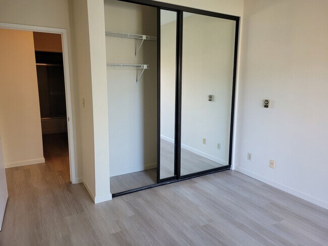 Building Photo - Lake Merritt Condo