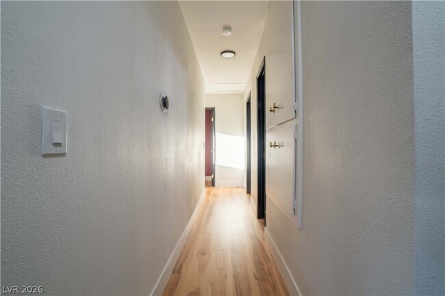 Building Photo - 31 Jade Cir