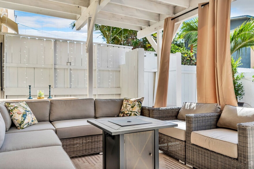 Building Photo - 4585 Saratoga Ave