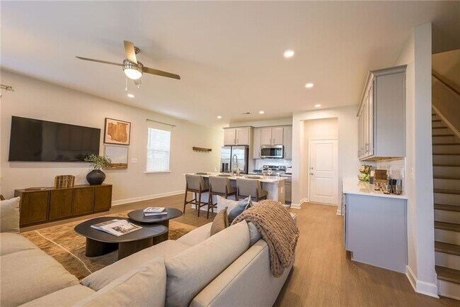 Building Photo - 622 Shallowford Rd