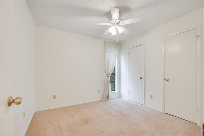 Building Photo - 3704 Bannockburn Dr