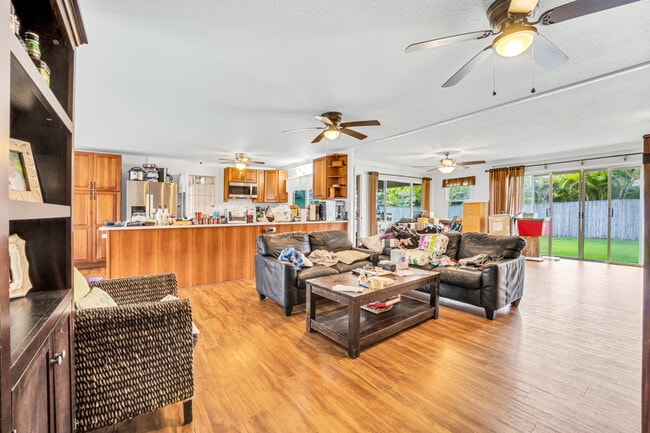 Building Photo - 142 Maluniu Ave