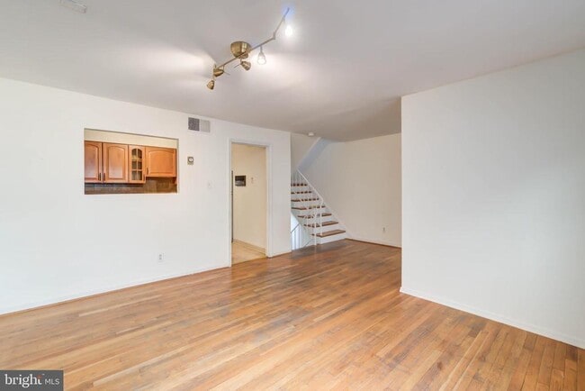 Building Photo - 900 24th St NW